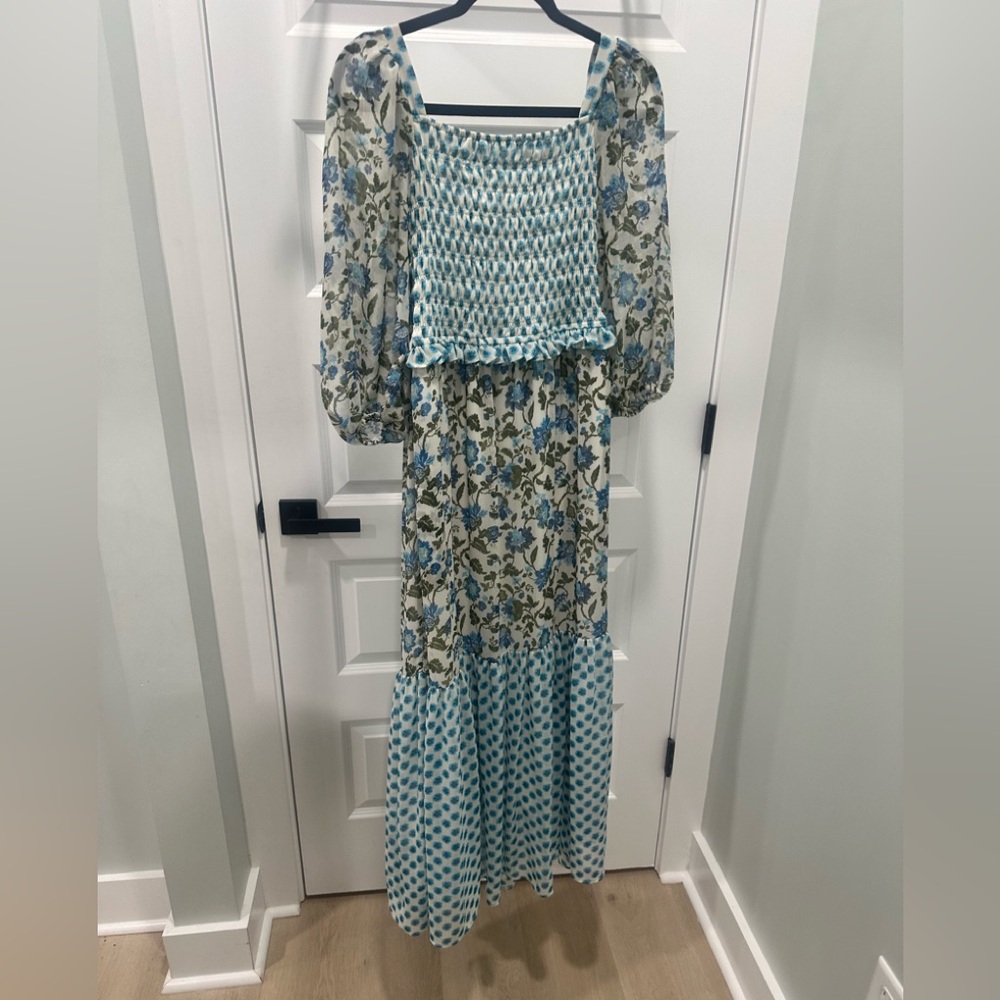 Taylor Beautiful blue boutique dress size 10 (large) tie back dress
